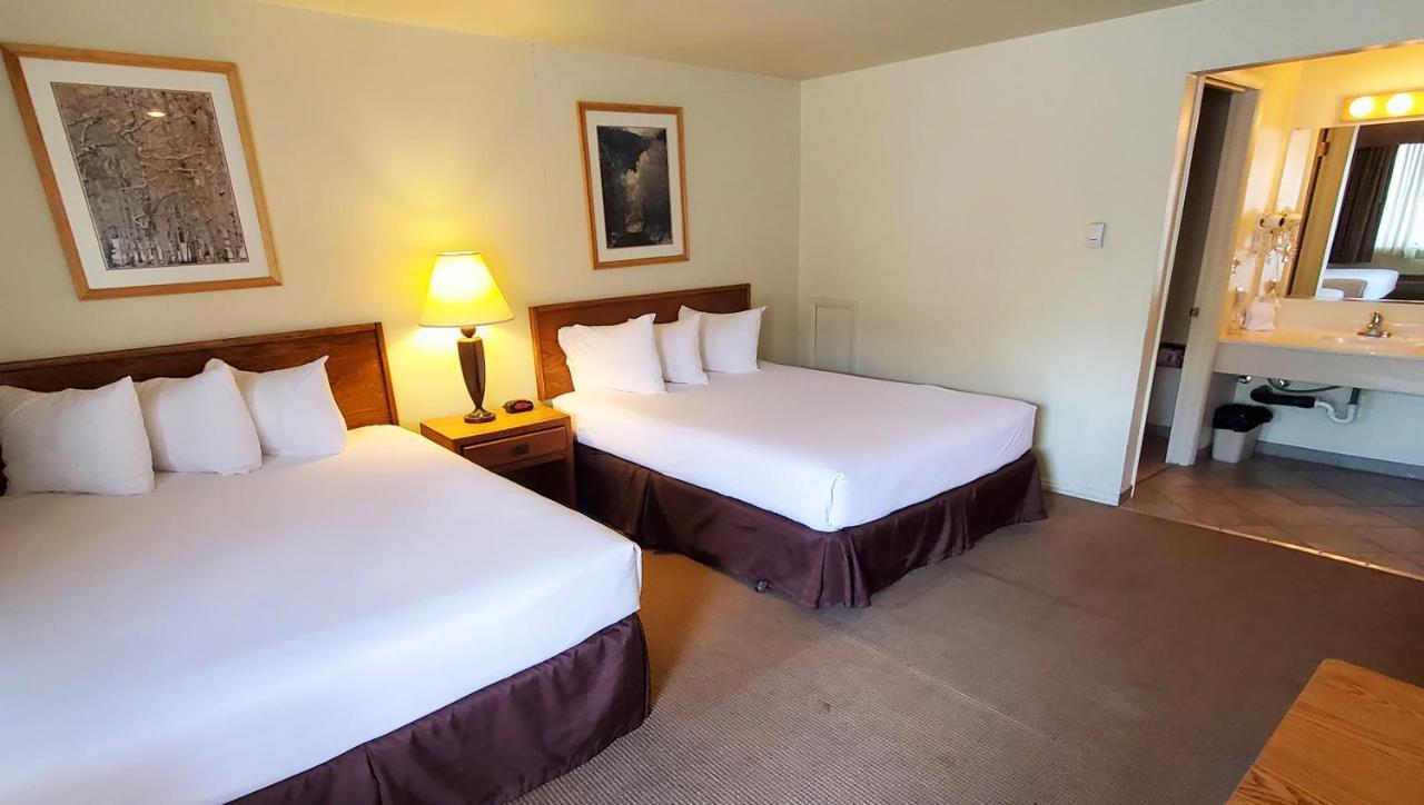 Magnuson Hotel Ийли Екстериор снимка