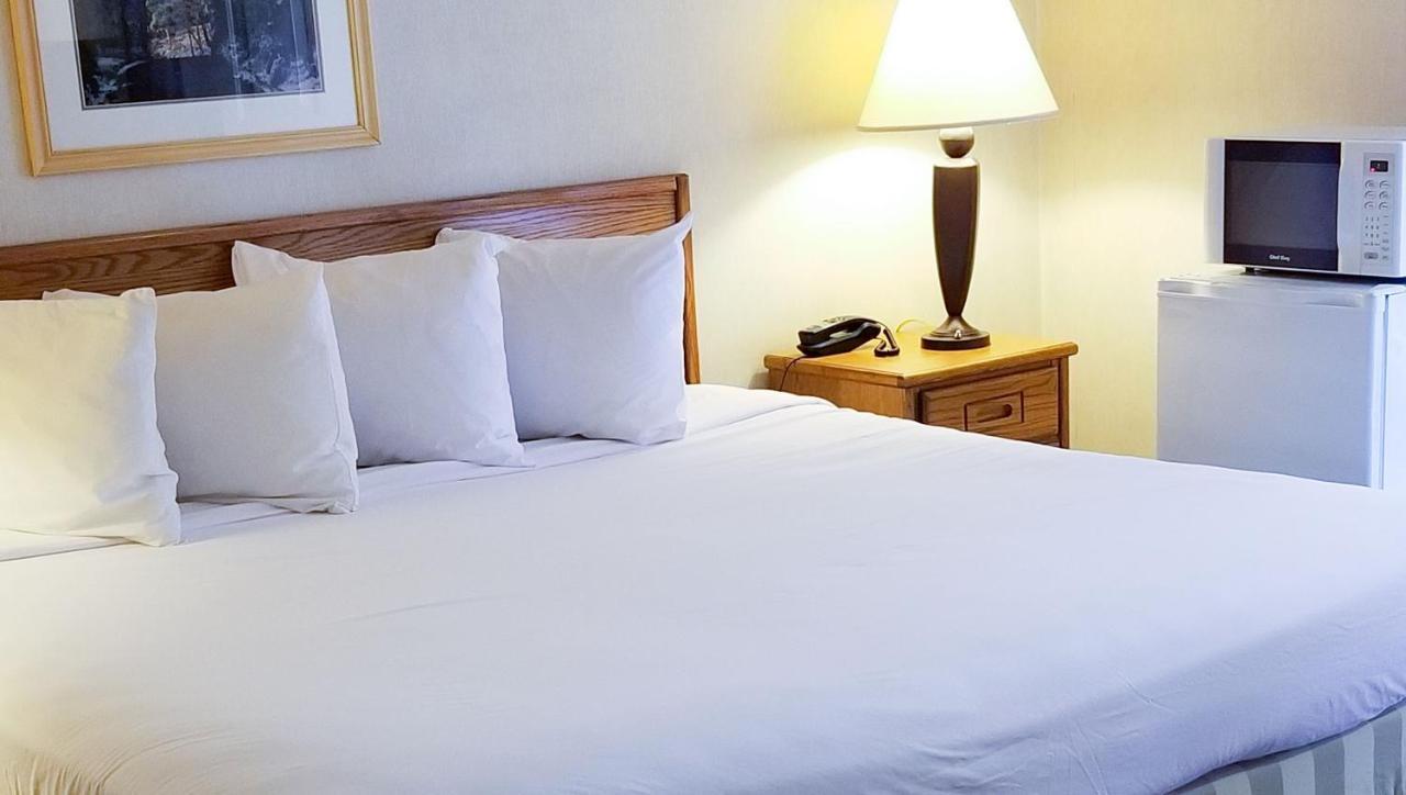 Magnuson Hotel Ийли Екстериор снимка