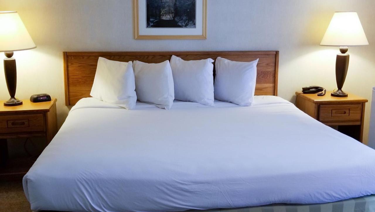 Magnuson Hotel Ийли Екстериор снимка