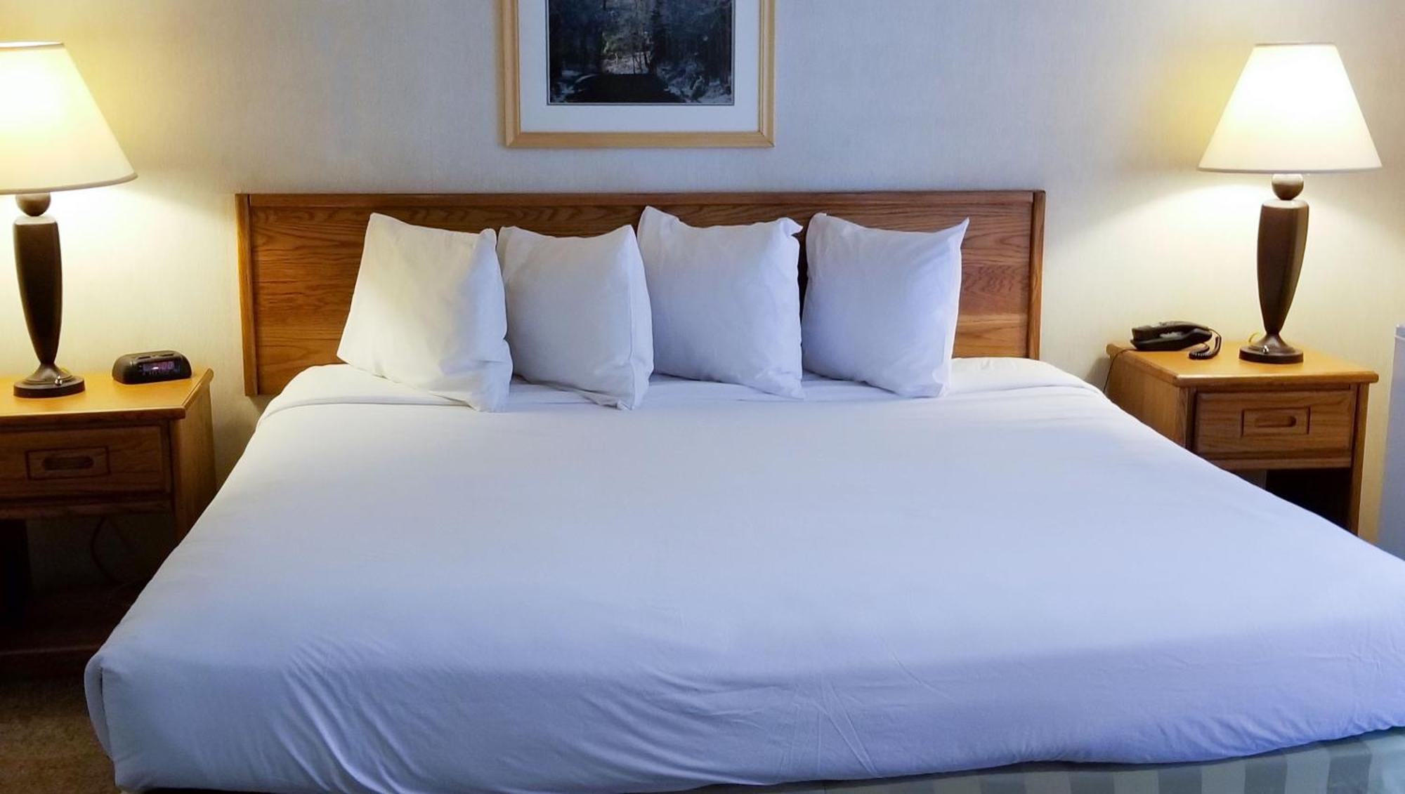Magnuson Hotel Ийли Екстериор снимка