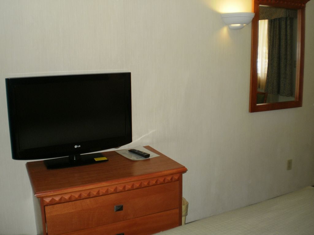 Magnuson Hotel Ийли Стая снимка
