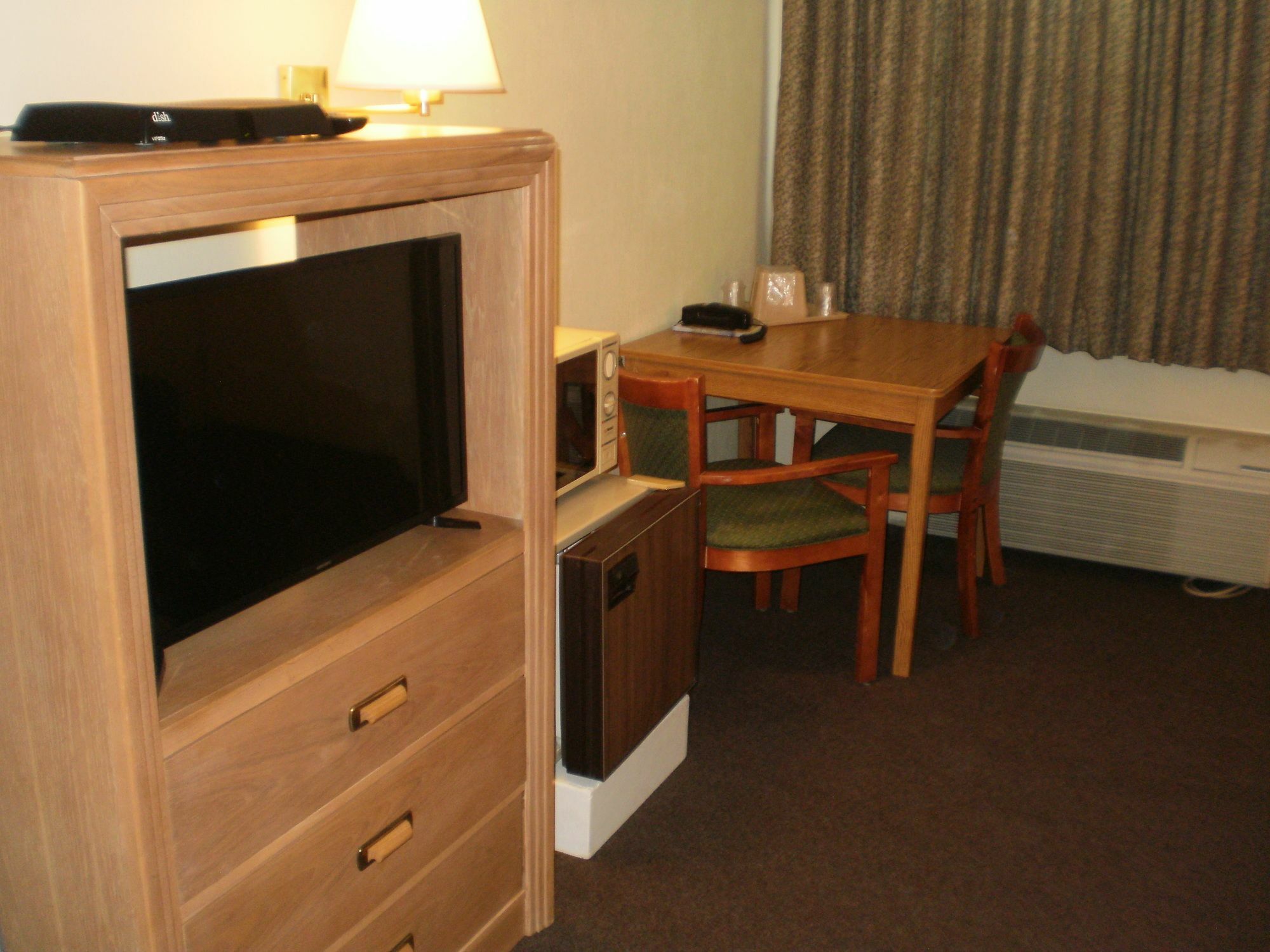 Magnuson Hotel Ийли Екстериор снимка