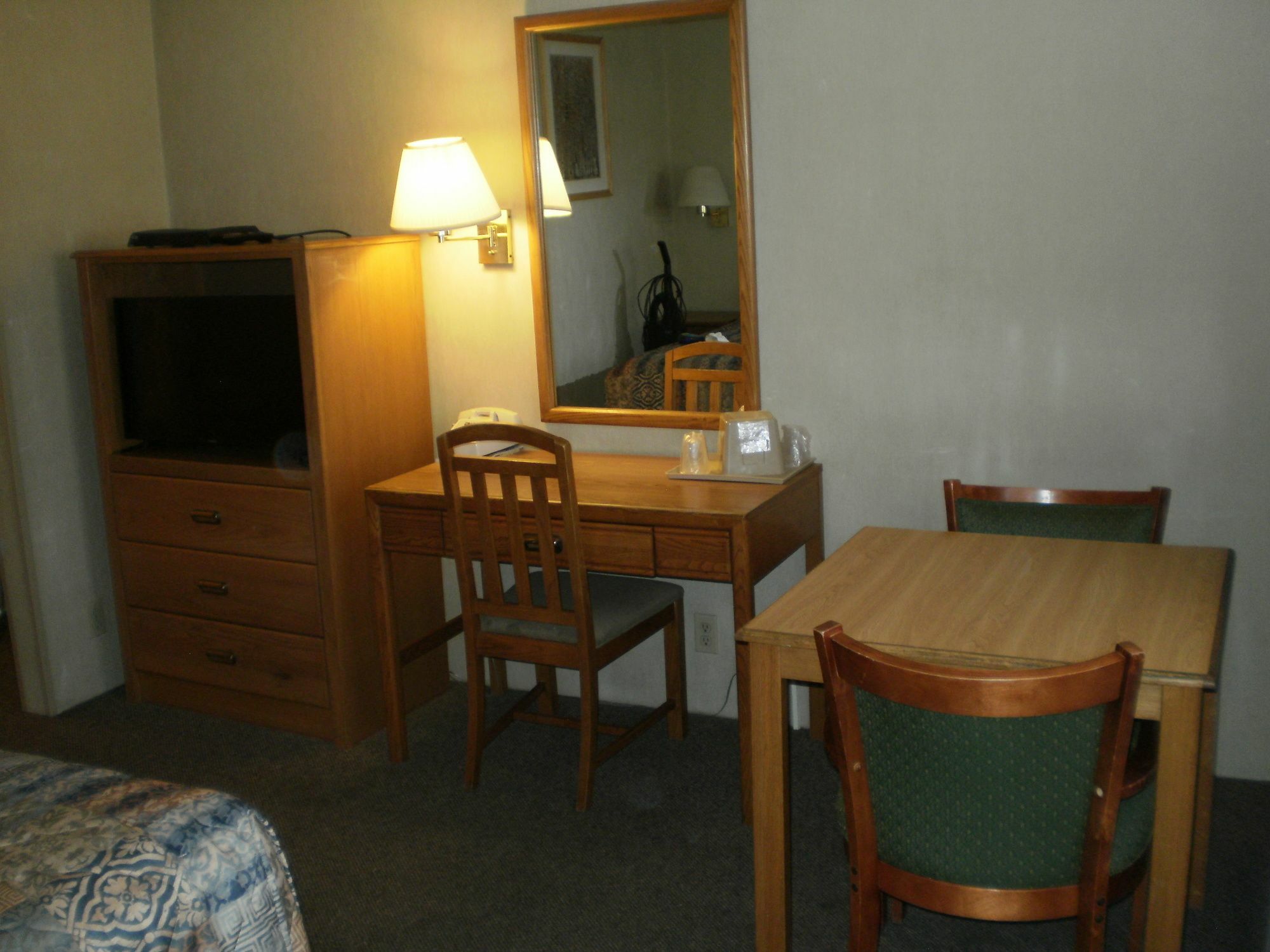 Magnuson Hotel Ийли Екстериор снимка